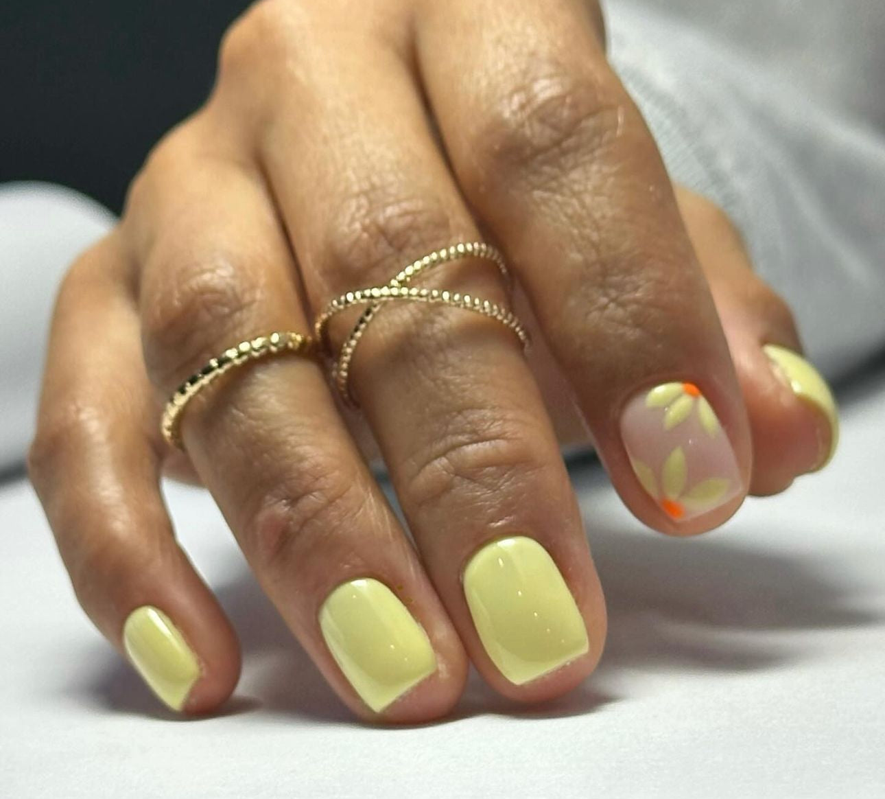 GEL POLISH | SU28 Light Yellow