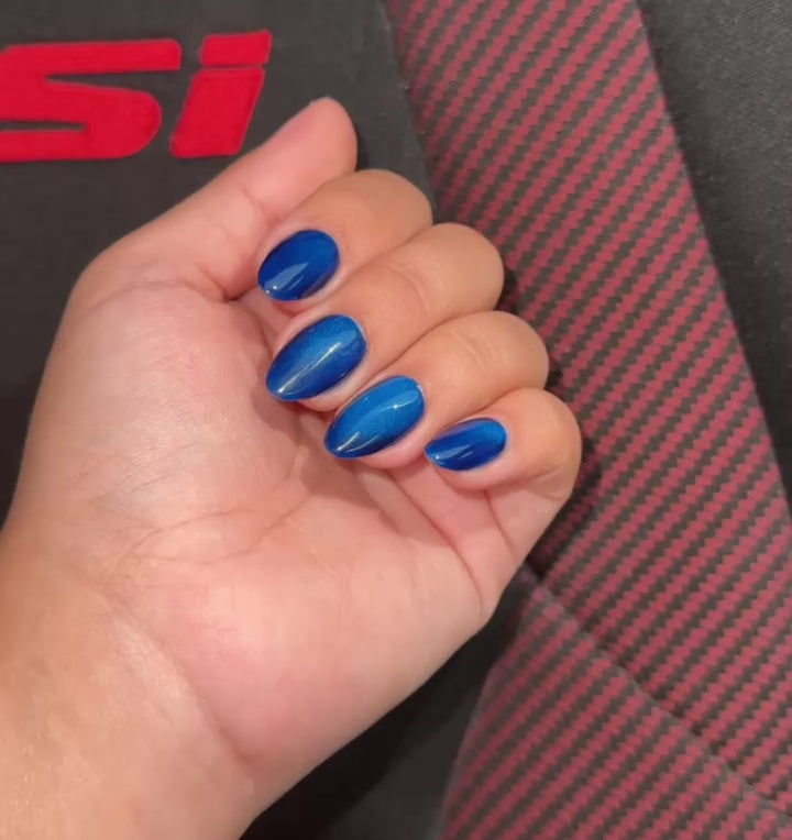 Load video: CAT EYE | Amber Blue
