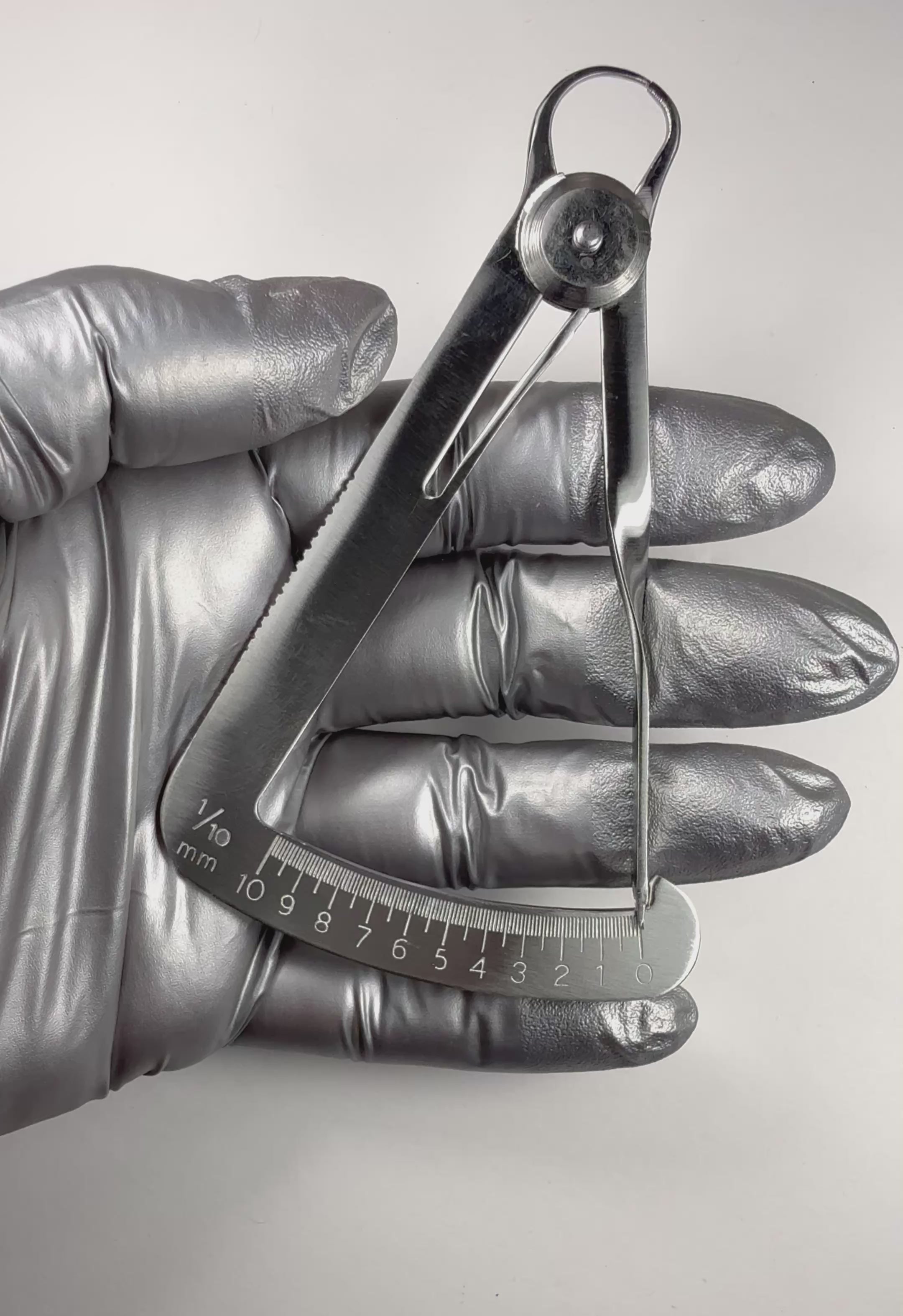 Load video: Tool | Gauge Clipper