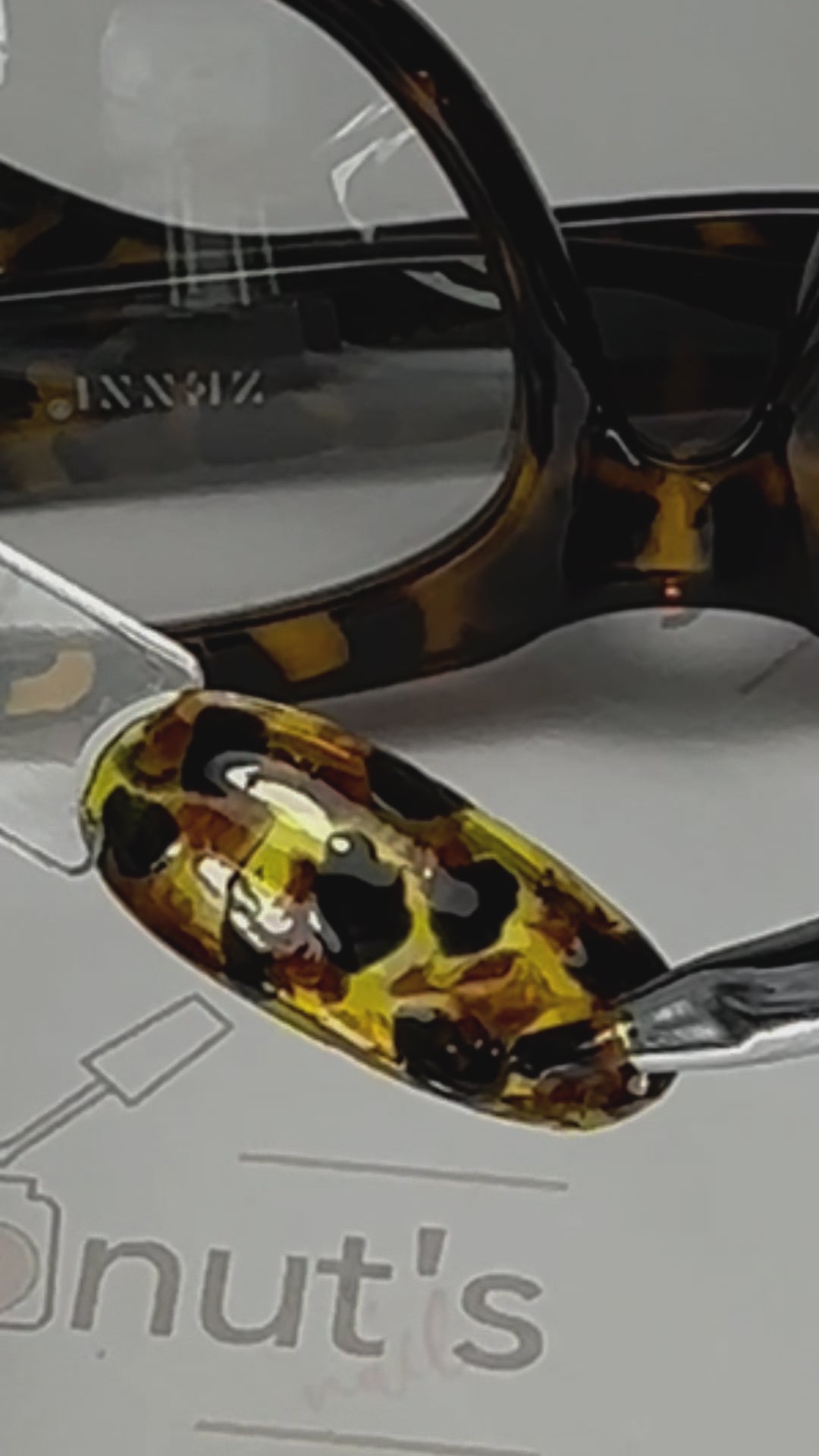 Load video: BRUSH | Tortoise Shell